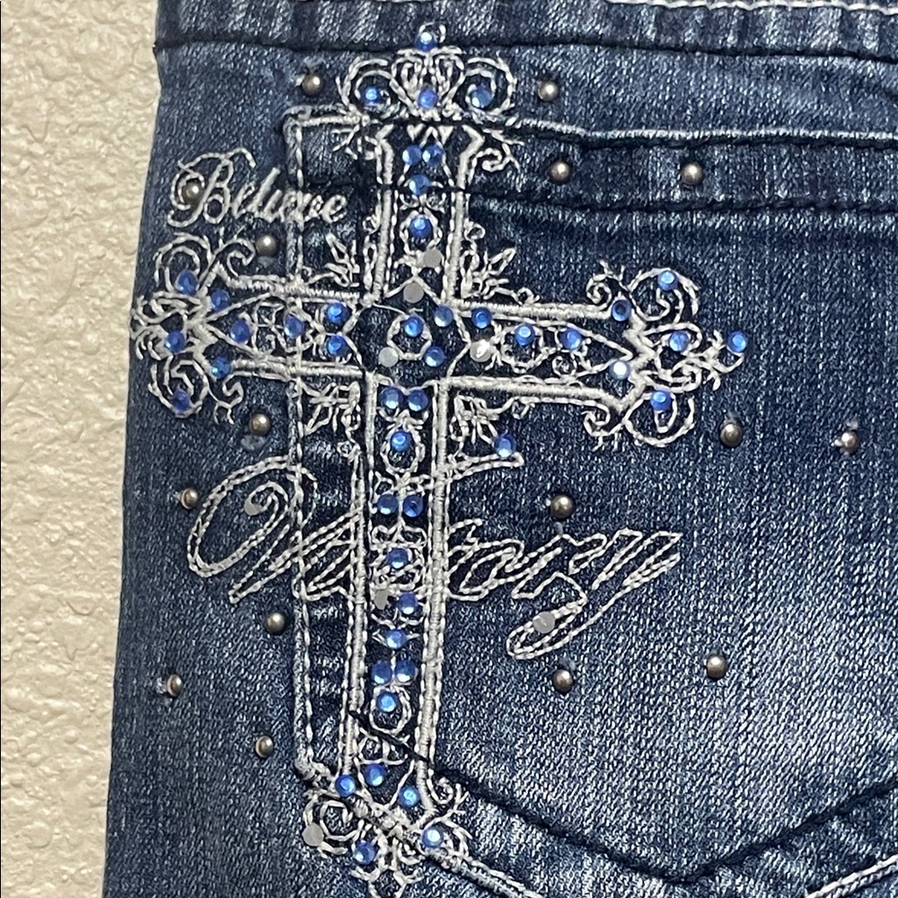 Cowgirl Tuff Women's Blue Victory Denim Jeans. Good Condition. Size 30. - Picture 7 of 15